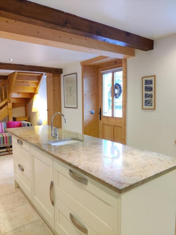 Spacious Ski Chalet In Traditional French Village, Sleeps 8, Four Star With Fibre Broadband أبودونس المظهر الخارجي الصورة