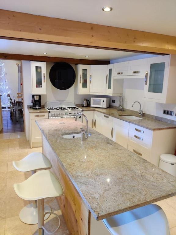 Spacious Ski Chalet In Traditional French Village, Sleeps 8, Four Star With Fibre Broadband أبودونس المظهر الخارجي الصورة